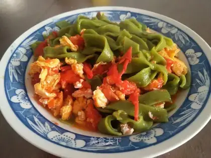 Tomato spinach noodles