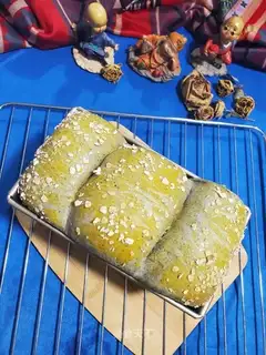 Black sesame toast