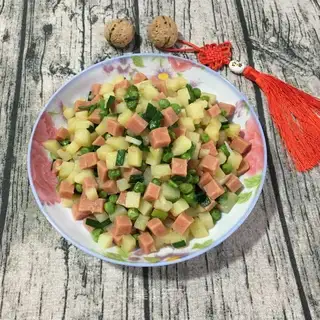 Peas with ham and potatoes