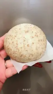 A simple version of the whole wheat bun