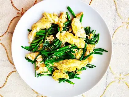 Eggs and garlic