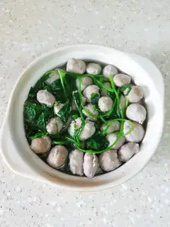Red back leaf beefball soup