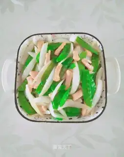 White onion chicken fried Dutch beans