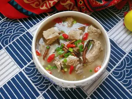 Worm grass and bouquet soup