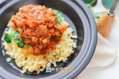 Tomato sauce pasta