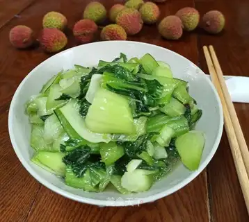 The walnut oil is fried to sea