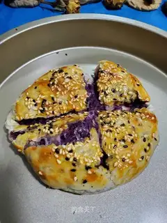 Hand-to-hand wrinkled potato cheese