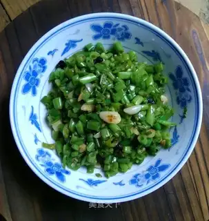 Wire peppers and cabbage