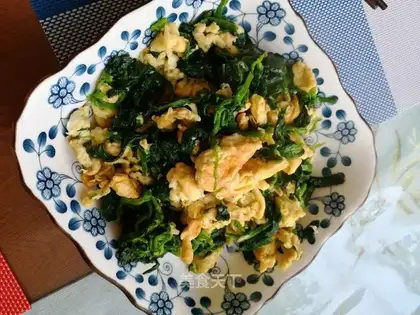 Spinach fried eggs