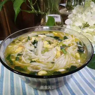 Pineseed tomato egg noodles