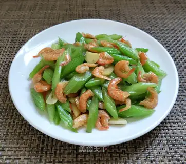 Celery makes red shrimp