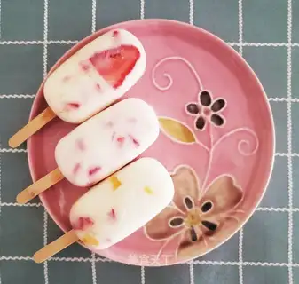 Strawberry ice cream
