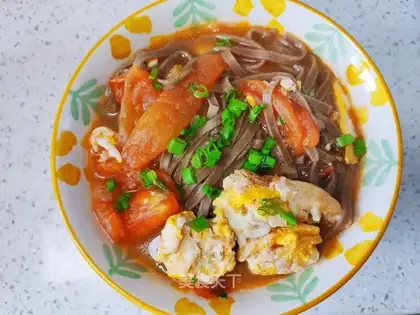 Tomato egg noodles