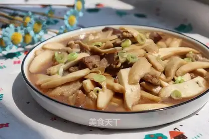 Chicken-legged mushroom fried meat