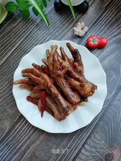 Chicken claws with gravy sauce