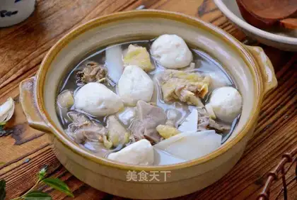 Fishball chicken soup