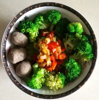 Spicy beefball broccoli noodles