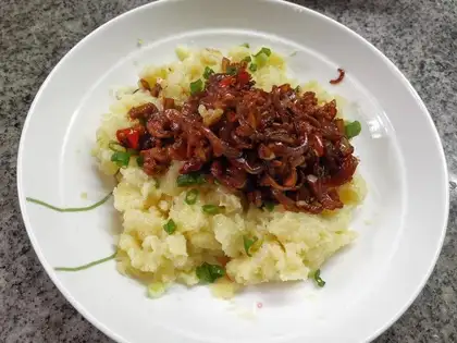 Two onions of mashed potatoes