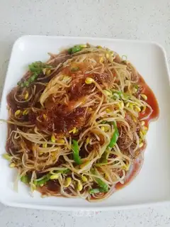 A fan with bean sprouts