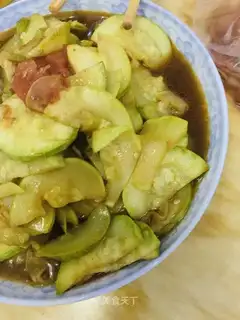 Tomatoes are fried