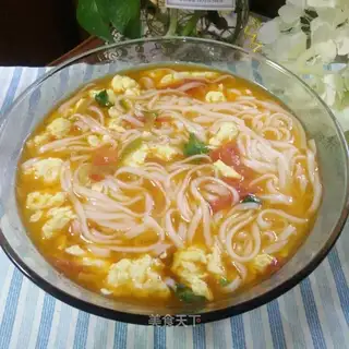 Tomato eggs, hot noodles