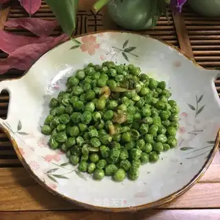 Roast peas with onion oil