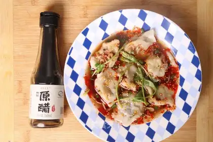 Sour soup dumplings