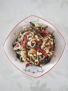 Sour bean sprouts