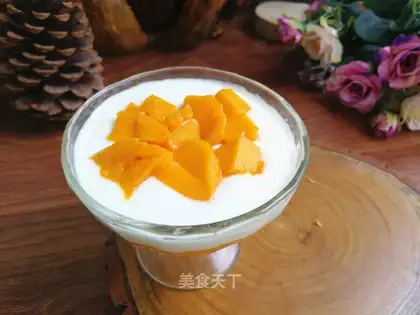 Mango yogurt cup