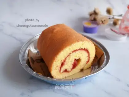 Strawberry jam cake rolls