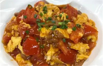 Beef tomato fried eggs