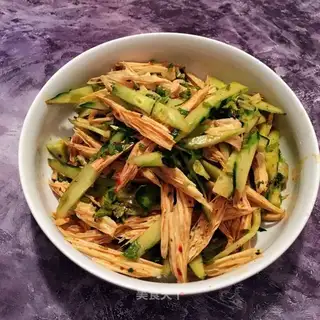 Sour spicy cucumber