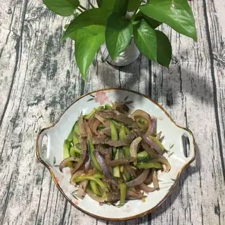Onion cucumber beef