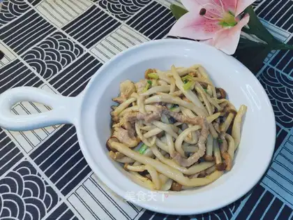Crab mushrooms and fried meat