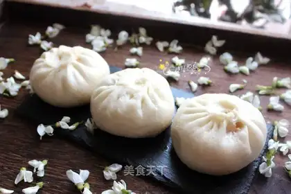 A flower bun