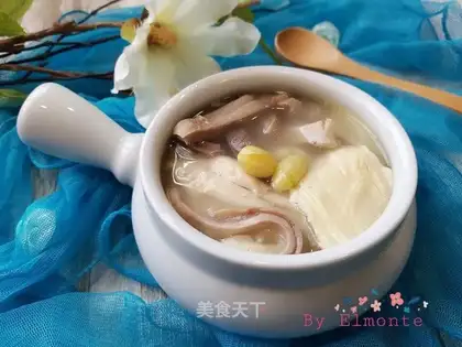 Pepper pig belly chicken soup
