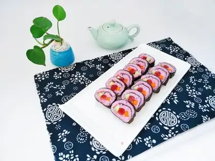 Vegetable fruit sushi