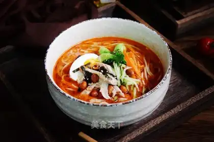 Sour chicken noodles
