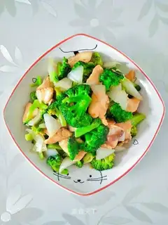 Chicken onions, broccoli