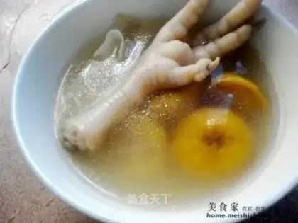 Chestnut chicken feet soup