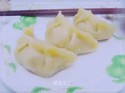 Steamed dumplings with bean and meat