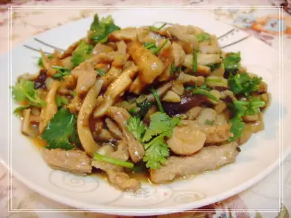 Sliced pork with mushroom