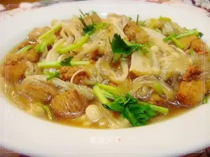 Stewed mushroom with pork vermicelli