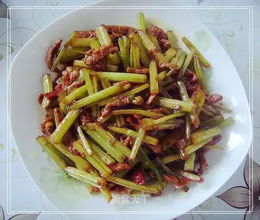 stir-fried pork with celery
