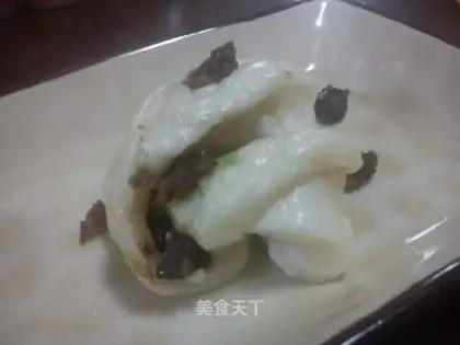 Meat-flavored small roll