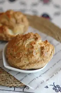 Cocoa pineapple bun