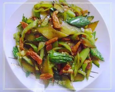 stir-fried pork with green pepper and cucumber