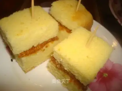 Peanut sandwich sponge cake