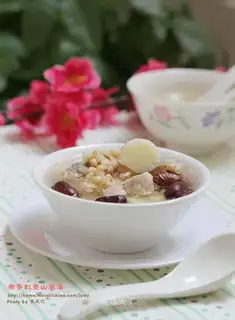 Oat, red dates and yam soup