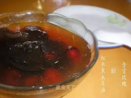 Red dates and black fungus soup